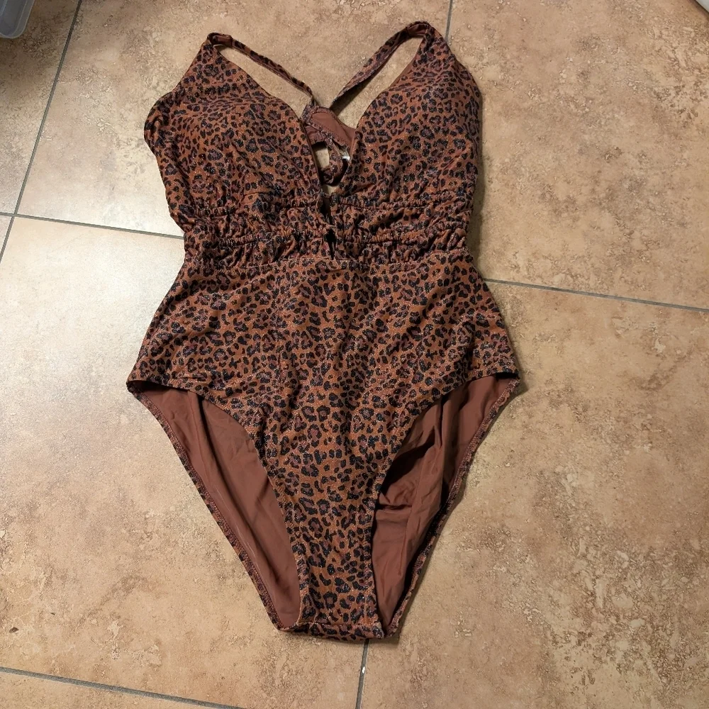 Berlook / NWT /  Leopard Print Plus Size One-Piece Swimsuit US 24
